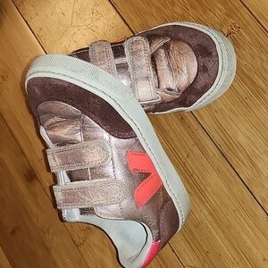 Veja toddler sneaker metallic pink